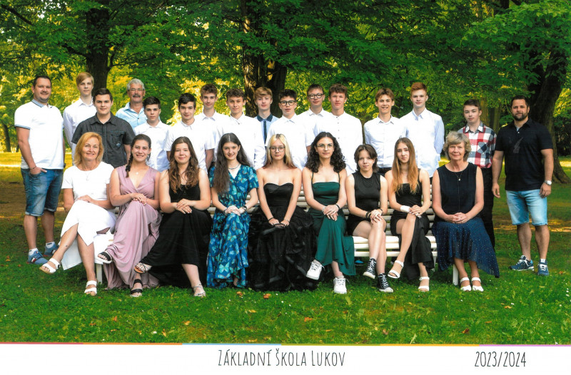 Absolventi historicky první deváté třídy naší školy photo